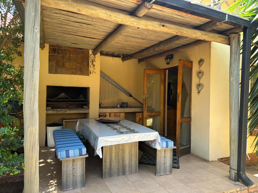 2 Bedroom Property for Sale in Waterval East North West